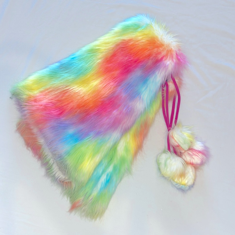 Rainbow fluffies iheartraves OS